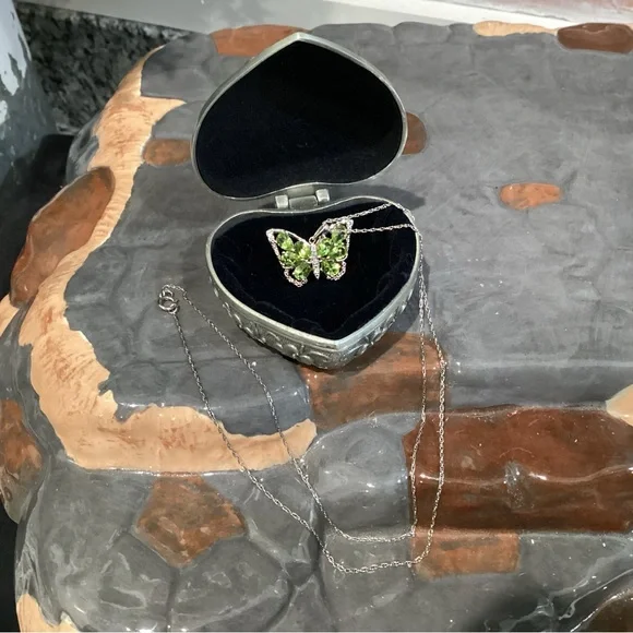 🟢 Silver - Beautiful Butterfly Pendant Necklace in .925 - Excellent Condition - Picture 3 of 12